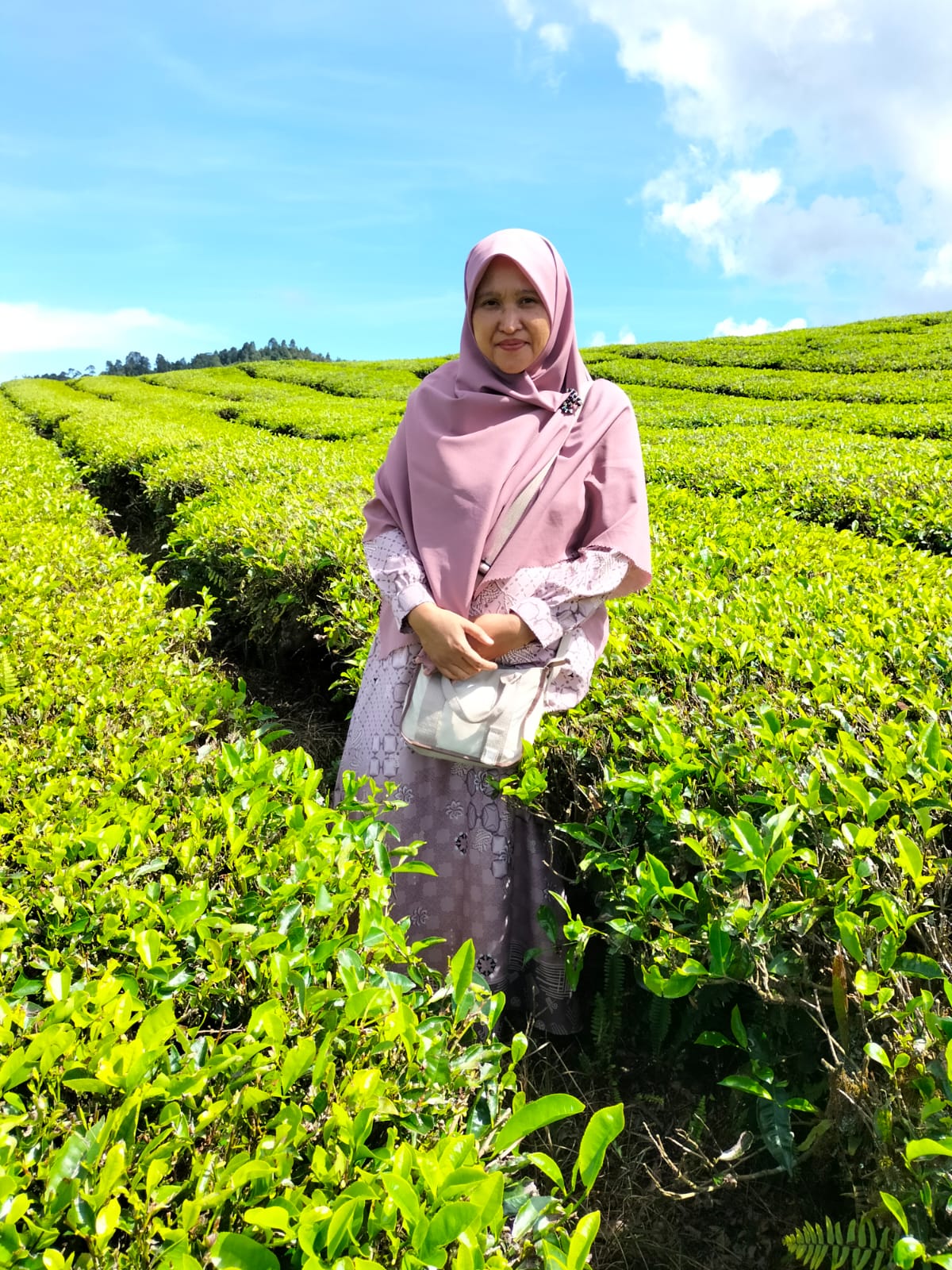 RESVI YANTI, S.Si, Apt